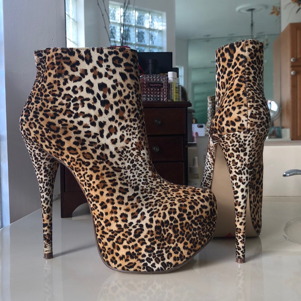 LUICHINY Booties❤️